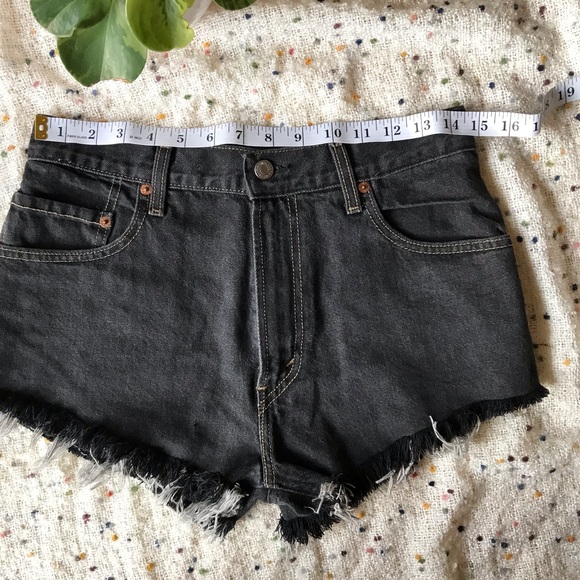 Levi’s black denim high rise shorts - Picture 5 of 9